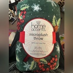 NWT Plush Christmas throw